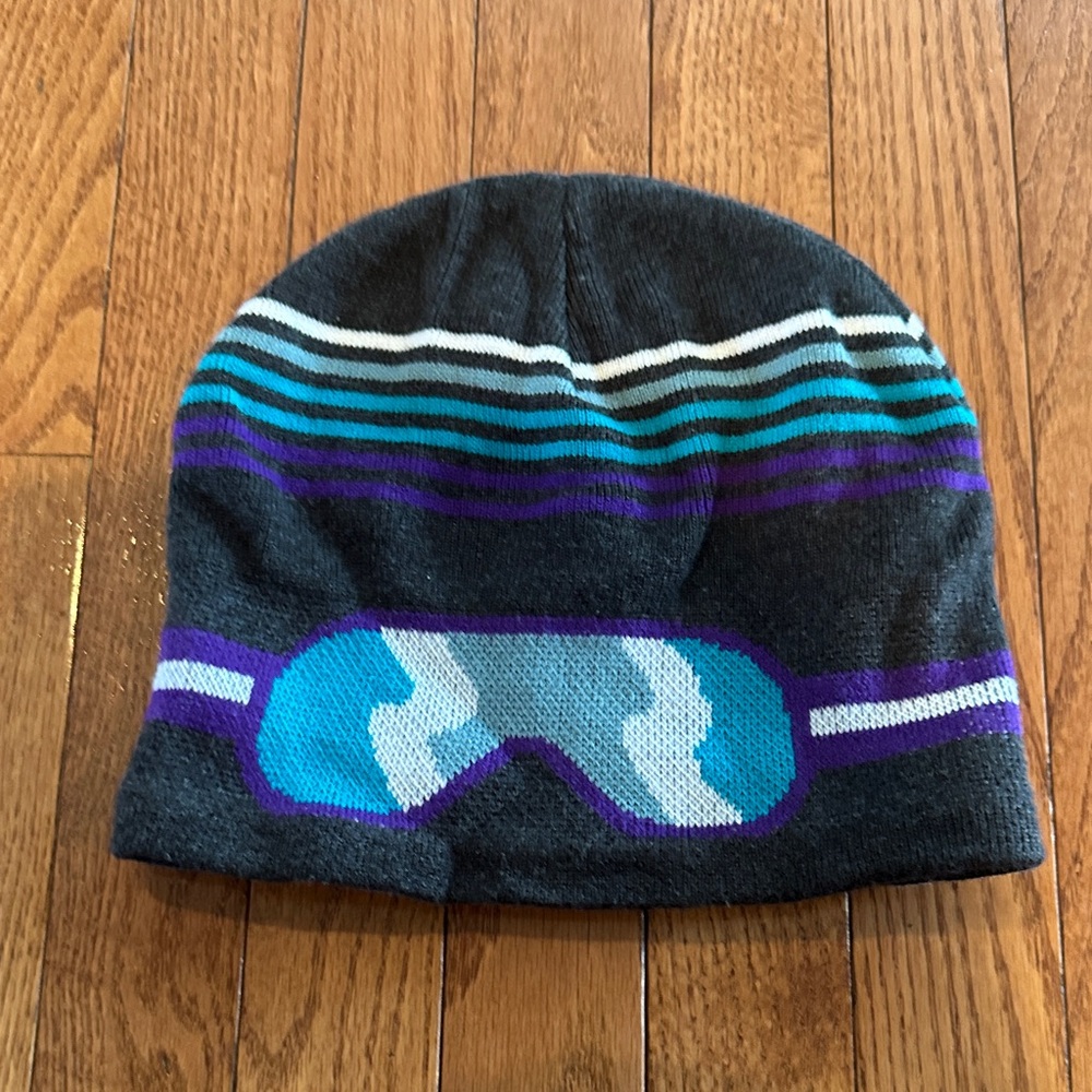 RUUM Kids Striped Beanie with ski Goggles Design
